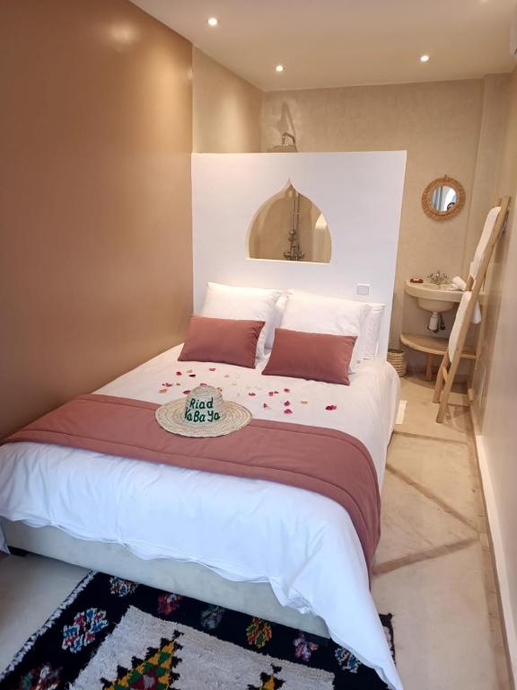 Postel nebo postele na pokoji v ubytování Riad KaBaYa Charme Exclusif Privatisé 2 à 8 Pers.