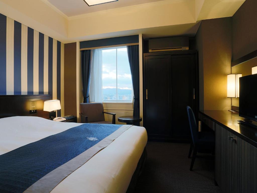 Postel nebo postele na pokoji v ubytování Hotel Monterey Kyoto