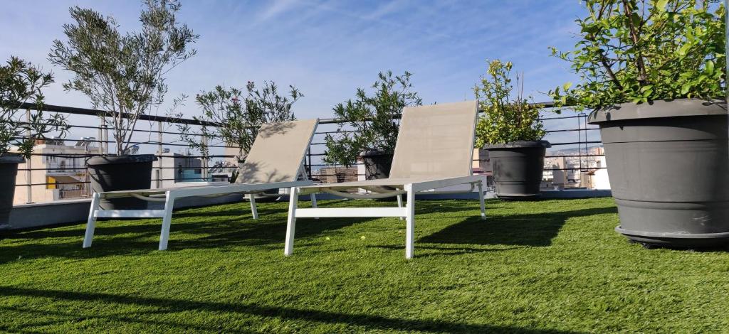 Vonkajšia záhrada v ubytovaní Elegant Bright Apartment with Acropolis view terrace