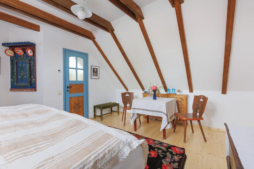 Postel nebo postele na pokoji v ubytování Viscri 44