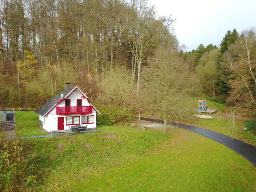 a small red and white house in a field at Huis 38 Seepark Kirchheim in Kirchheim