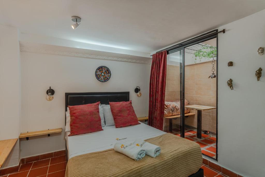 Postel nebo postele na pokoji v ubytování Casa Los Naranjos Hostal