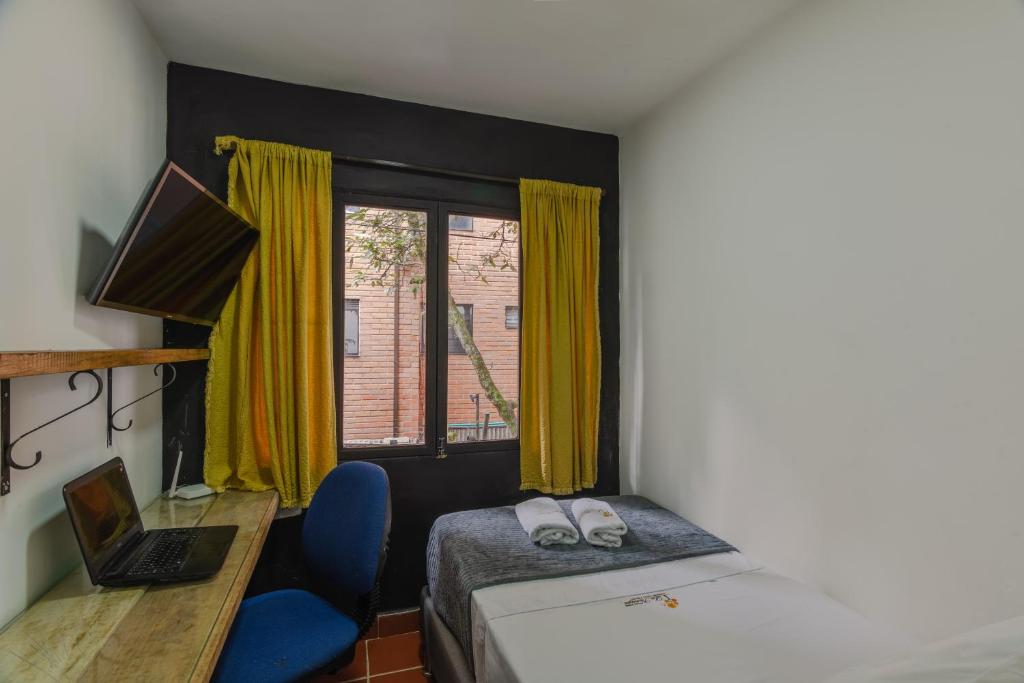 Postel nebo postele na pokoji v ubytování Casa Los Naranjos Hostal