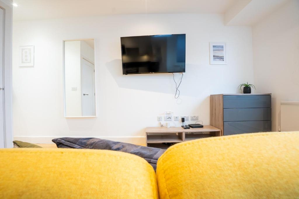 Fotografie z fotogalerie ubytování Homely Entire Apartment - Long Stay, Contractors - Central Location v destinaci Croydon