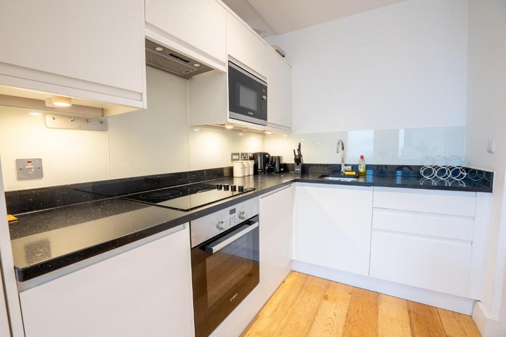 Fotografie z fotogalerie ubytování Homely Entire Apartment - Long Stay, Contractors - Central Location v destinaci Croydon