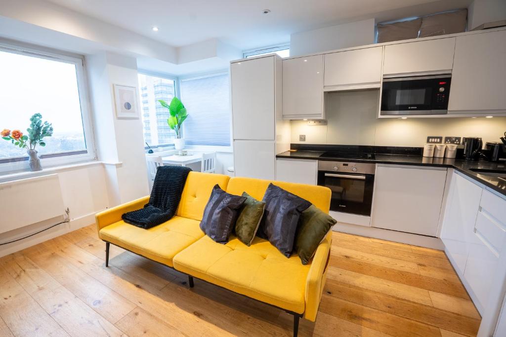 Fotografie z fotogalerie ubytování Homely Entire Apartment - Long Stay, Contractors - Central Location v destinaci Croydon