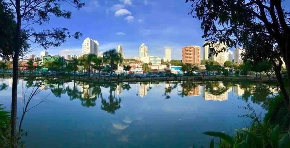 a view of the city from the lake at Pousada Casa da Noiva in Guarulhos