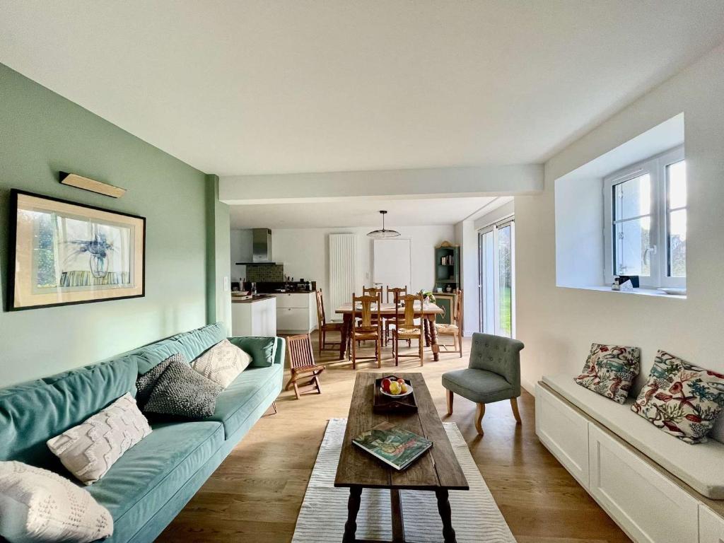 Et opholdsområde på Maison 9 pers à Sainte-Marine, proche plage, port et restaurant, grand jardin avec verger - FR-1-481-150