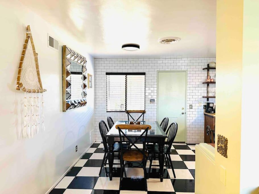 Istumisnurk majutusasutuses Joshua Tree House with Great View - 1 min from visitor center!