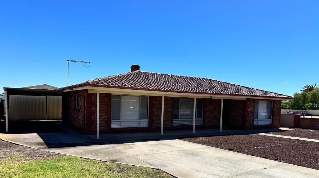 Το κτήριο όπου στεγάζεται  η παραθεριστική κατοικία