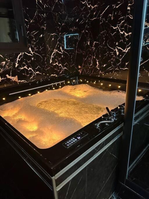 Photo de la galerie de l'établissement The Black House, à Villeurbanne