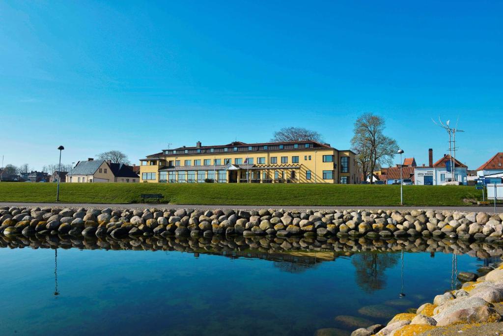 a retaining wall in front of a building at Hotel Svea - Sure Hotel Collection by Best Western in Simrishamn