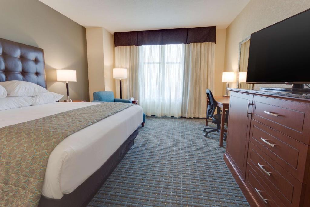 Drury Plaza Hotel St. Louis St. Charles photo