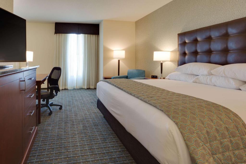 Drury Plaza Hotel St. Louis St. Charles - Gran King Room