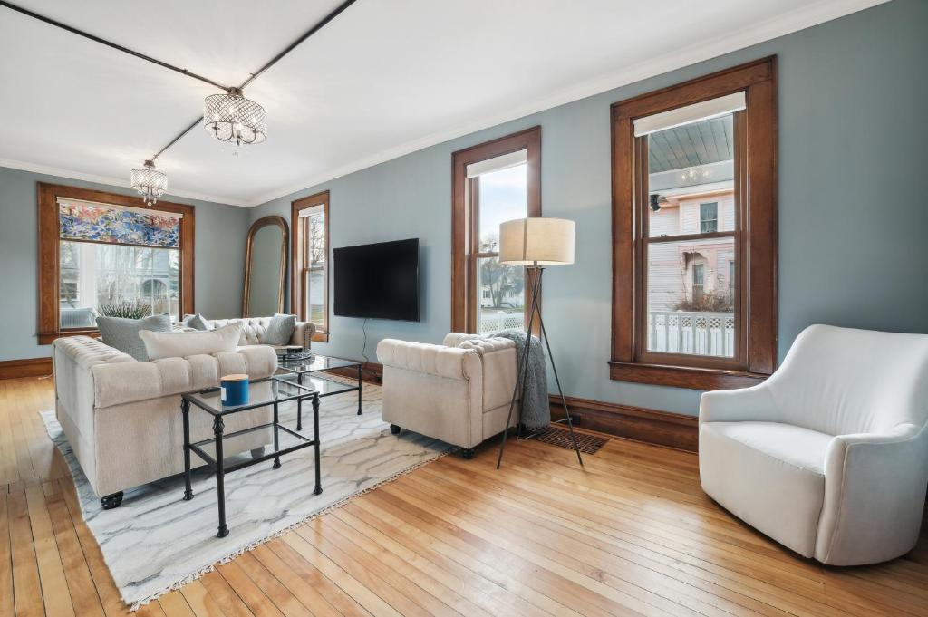 Alpena Home with Pool Less Than 1 Mi to Lake Huron Beaches!, Alpena