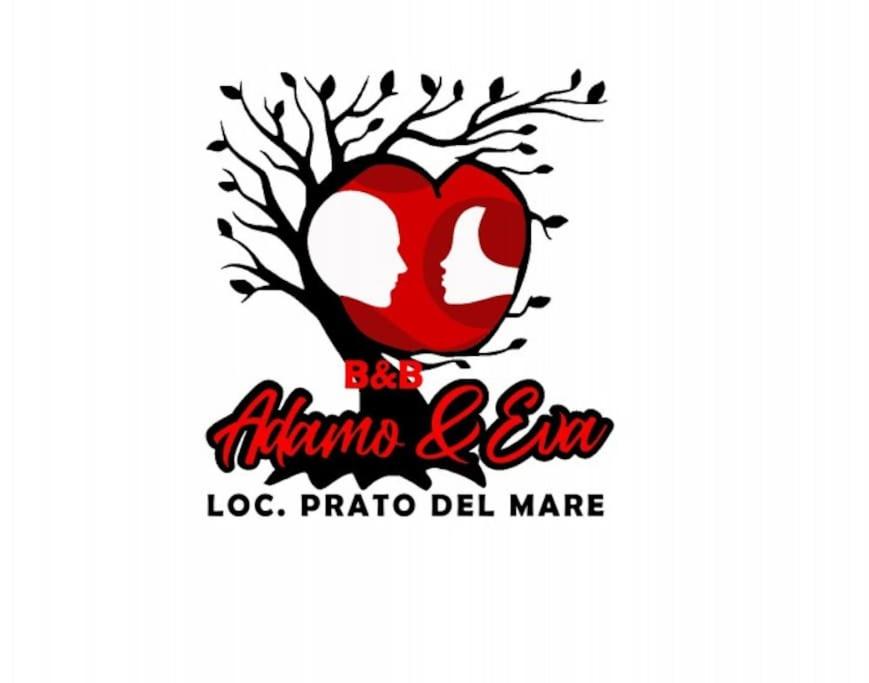 uma maçã num logótipo de árvore em BeBAdamo ed Eva em Villaggio del Fanciullo