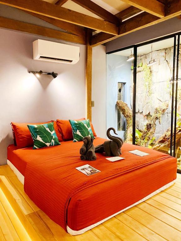Postel nebo postele na pokoji v ubytování Rockinnest Hotel El Nido