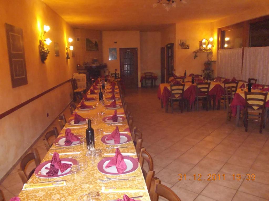 Reštaurácia alebo iné gastronomické zariadenie v ubytovaní Hotel Bellagio
