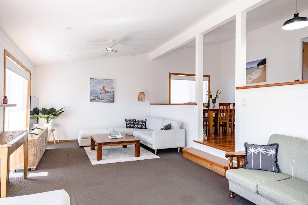 Buckland Beach House, Mollymook (updated prices 2024)