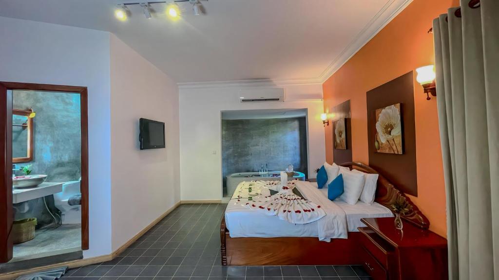 Villa Indochine d'Angkor - King Suite With Balcony Pool View - Free Pick Up