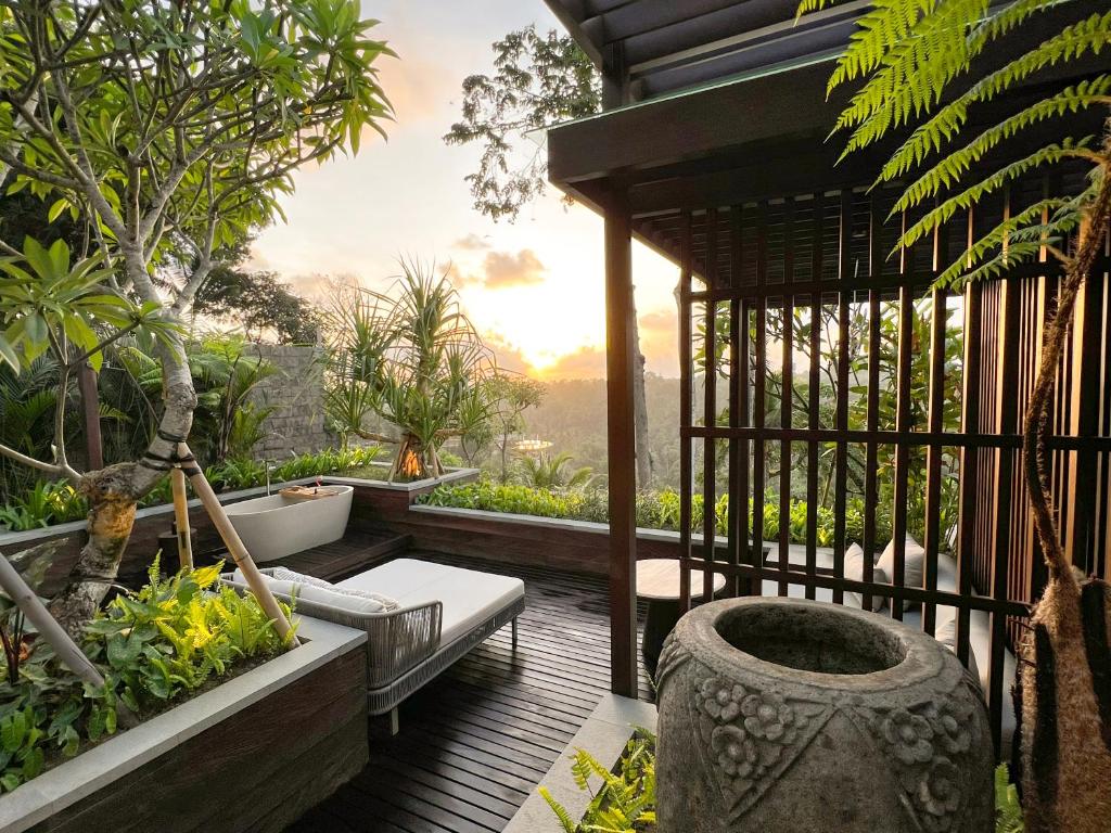 TOP 10 Mejores Hoteles de Lujo en Ubud, Bali 513147374