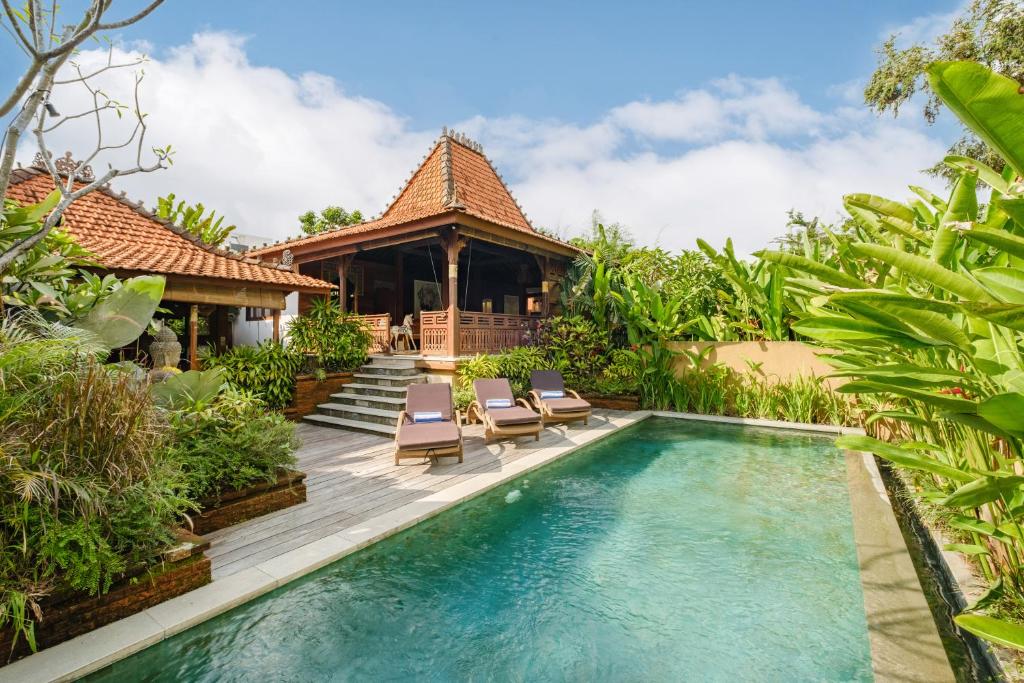 an image of a villa with a swimming pool at Villa Asrava Ubud in Ubud