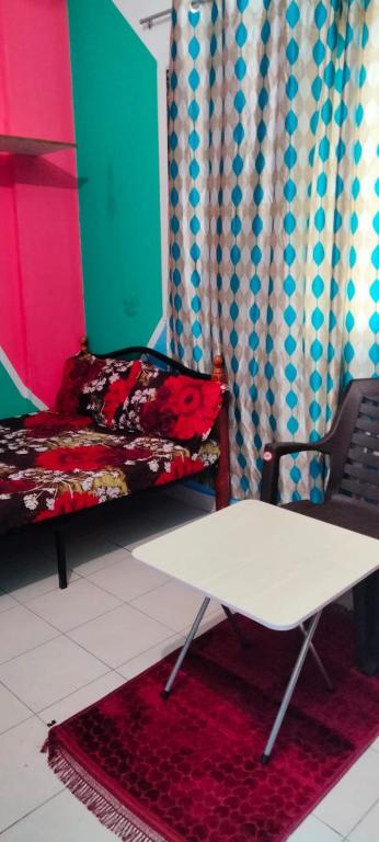 Кровать или кровати в номере Burjuman Metro just opp Partition room - 10