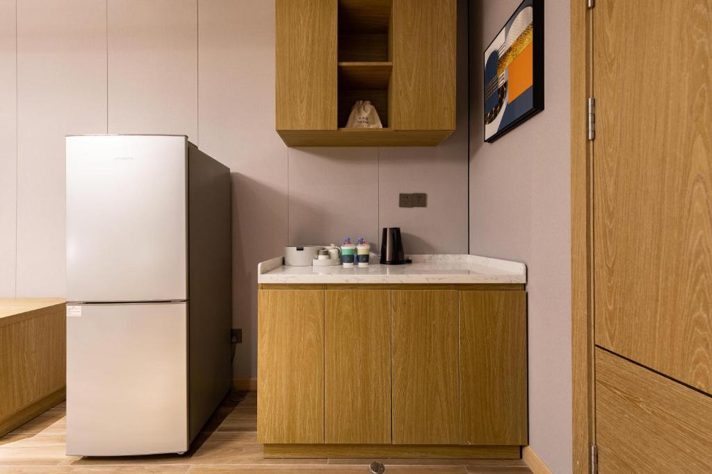 Kuchyň nebo kuchyňský kout v ubytování Atour Hotel Shenzhen Xili Innovation Valley