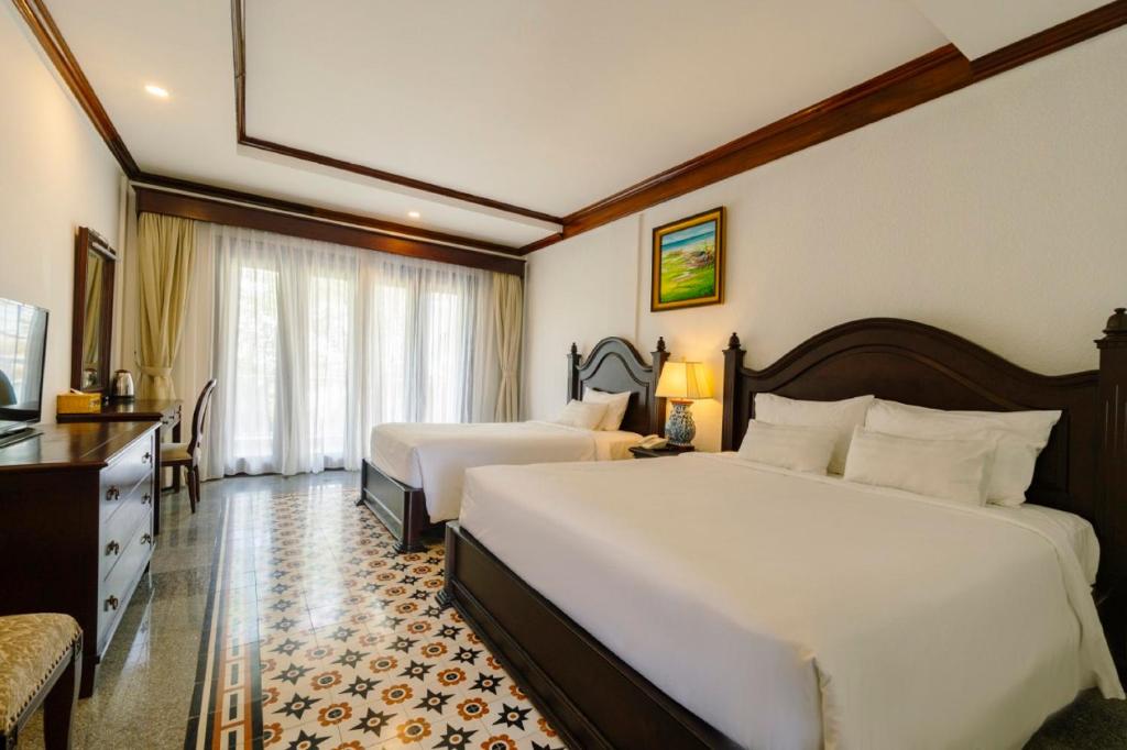 Phòng Deluxe Giường Đôi/2 Giường Đơn Nhìn Ra Hồ Bơi