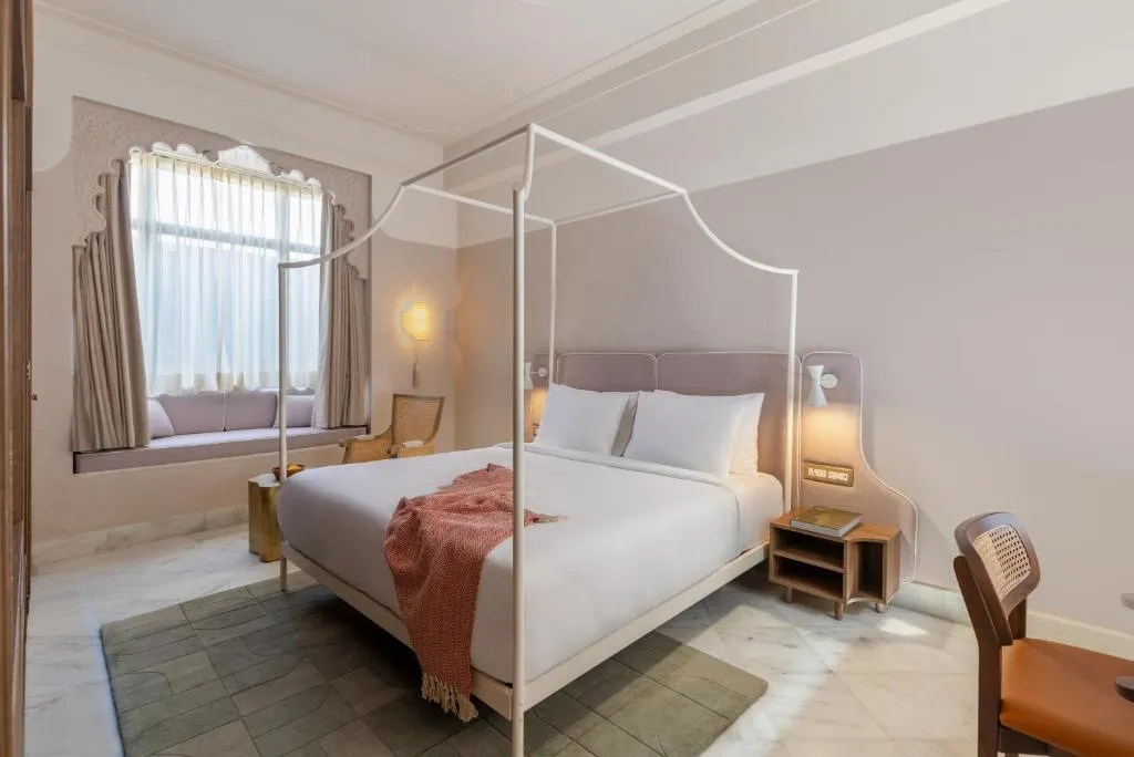 Superior King Room: 15% off on Food & Soft Beverage, Early checkin and Late Checkout upto 2hrs (Subject to Availability), 2 pints of Beer (till 30th Sep)