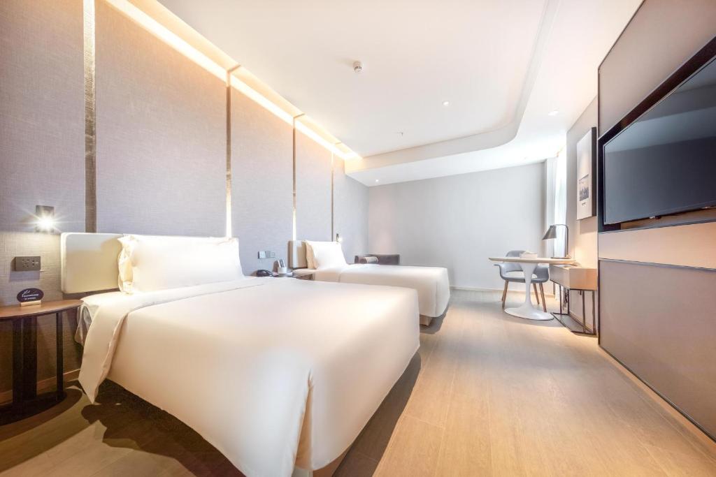 TV a/nebo společenská místnost v ubytování Atour Hotel Shenzhen Huaqiang North
