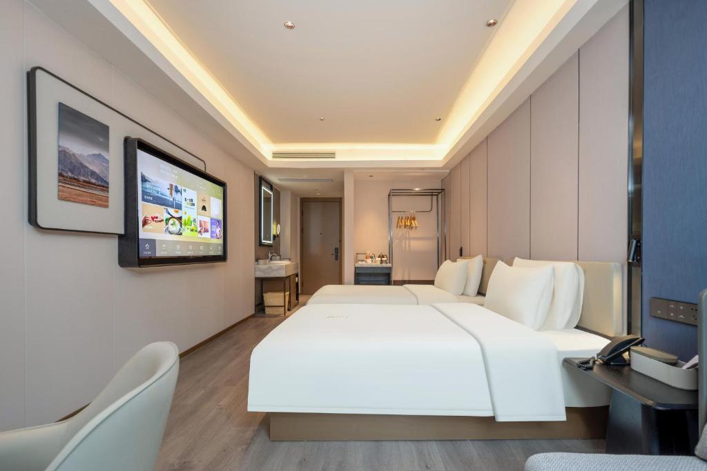Postel nebo postele na pokoji v ubytování Atour Hotel Shanghai Hongqiao Xinzhuang Business District
