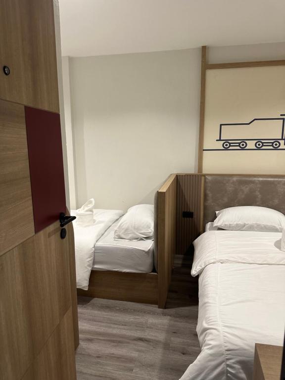 NADPOB Station นัดพบสเตชั่น - Quarto Triplo