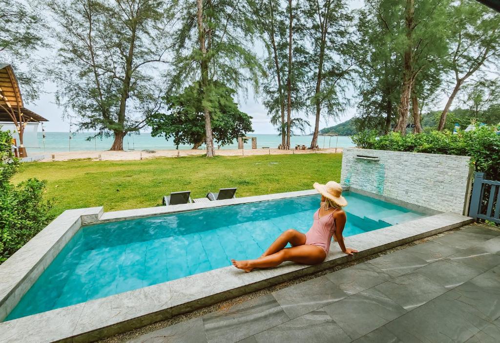 Bazén v ubytování Khaolak Emerald Beach Resort and Spa nebo v jeho okolí