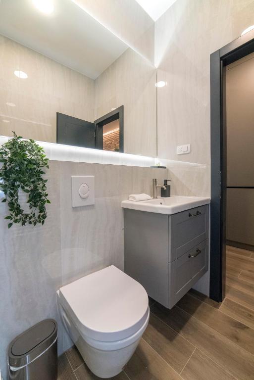 Imperial Apartment B - 8