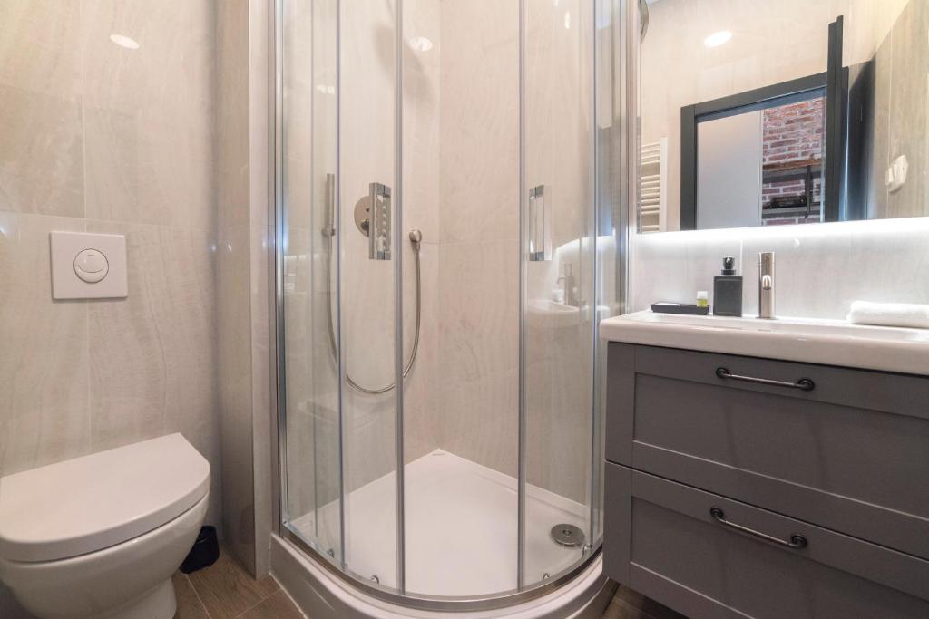 Imperial Apartment B - 16