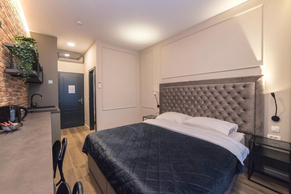 Imperial Apartment B - 14