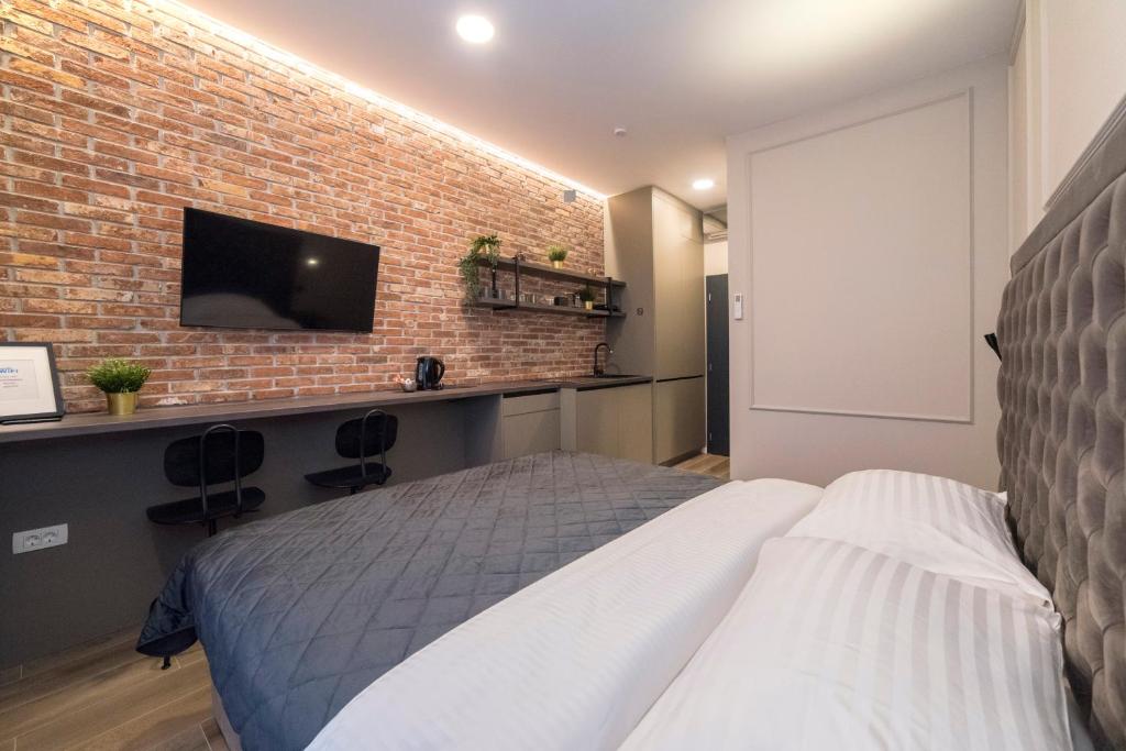 Imperial Apartment B - 13