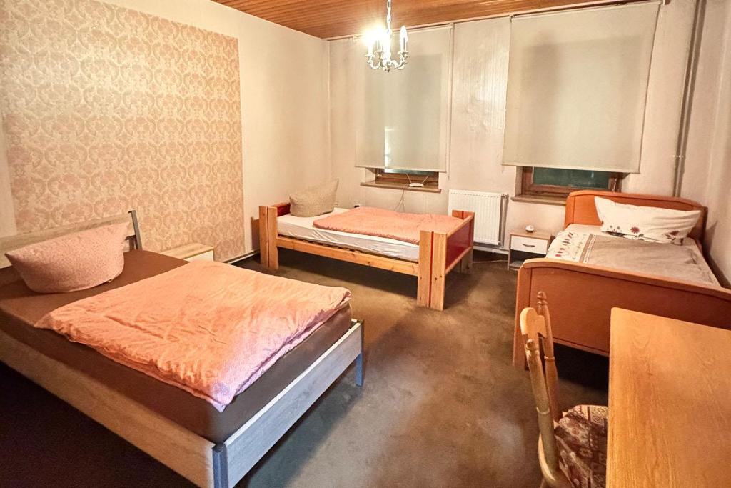 Postel nebo postele na pokoji v ubytování Apartment in Hof, zentrumsnah