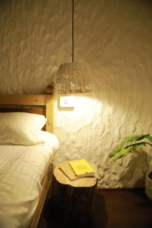 Una cama o camas en una habitación de Nomadic villa