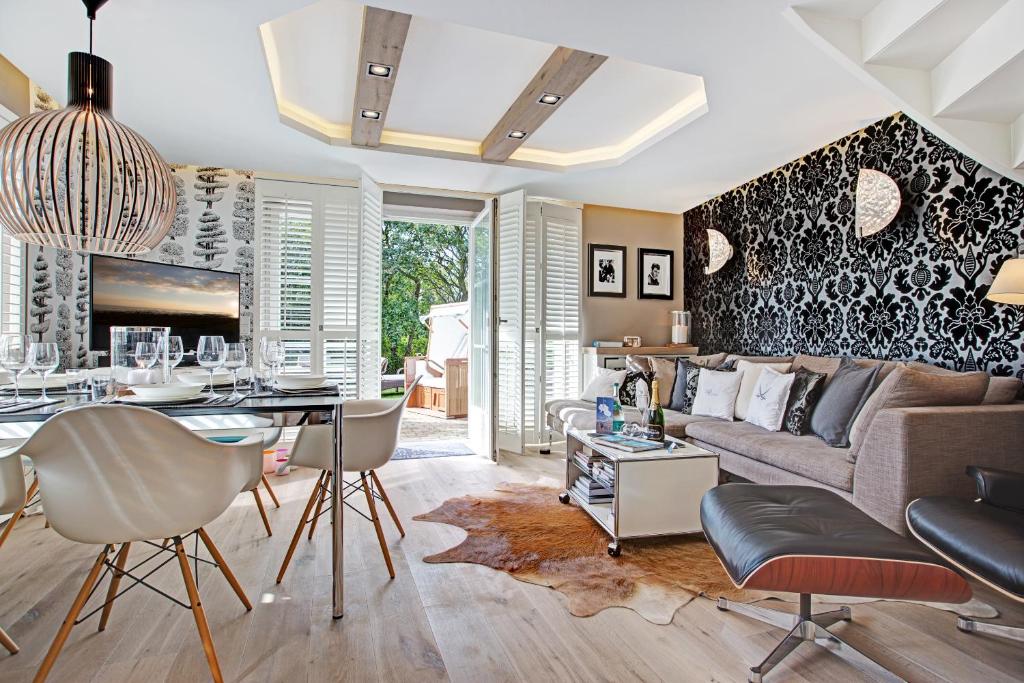 a living room with a couch and a table at SYLThouse in Wenningstedt