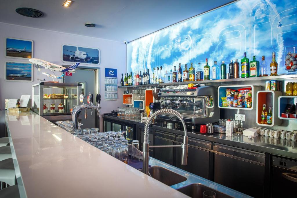 Lounge nebo bar v ubytování AeroCafe