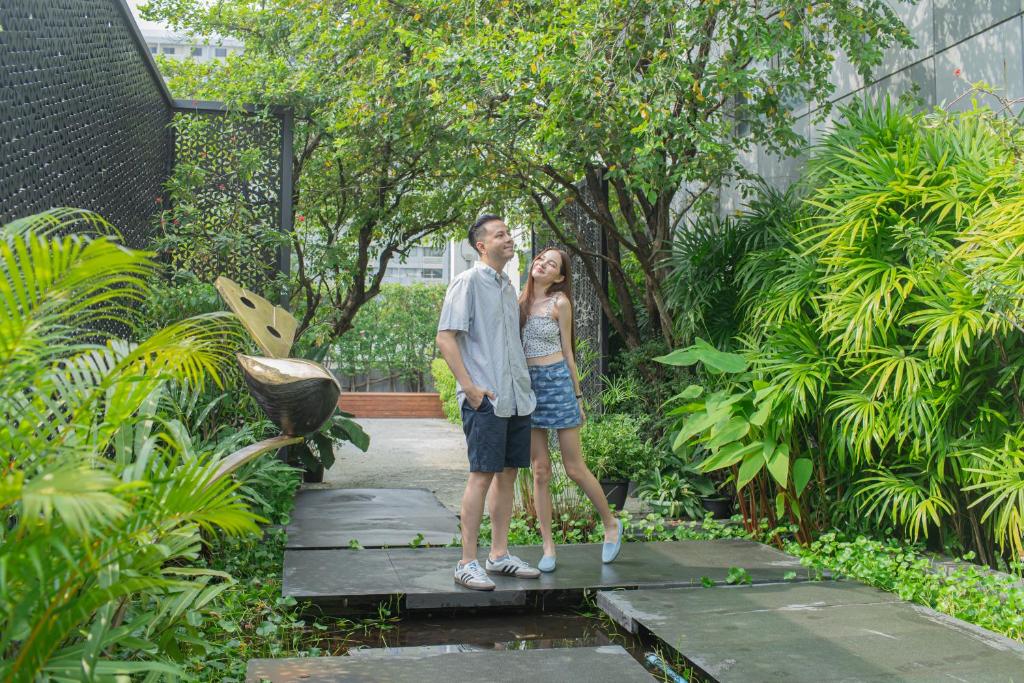 Zahrada ubytování Holiday Inn Express Bangkok Soi Soonvijai by IHG