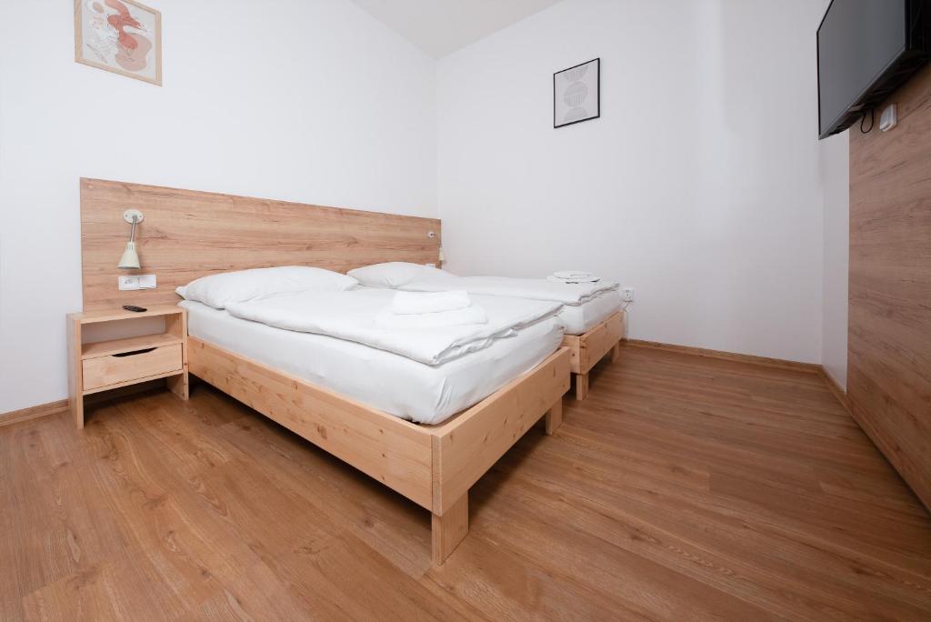 Postel nebo postele na pokoji v ubytování Penzion MOVEINN