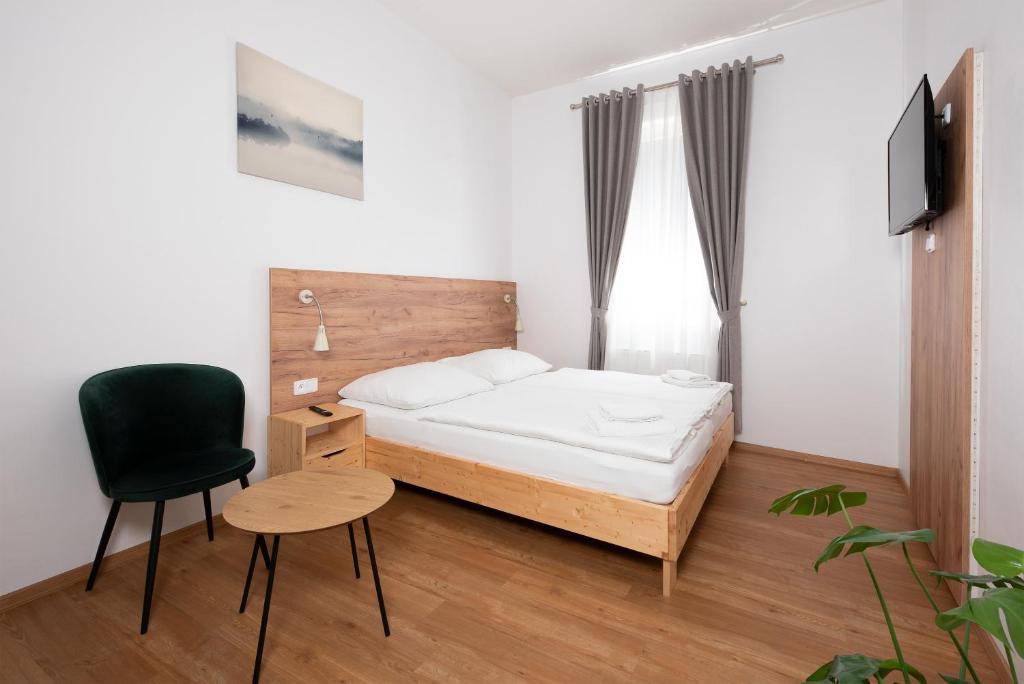 Postel nebo postele na pokoji v ubytování Penzion MOVEINN