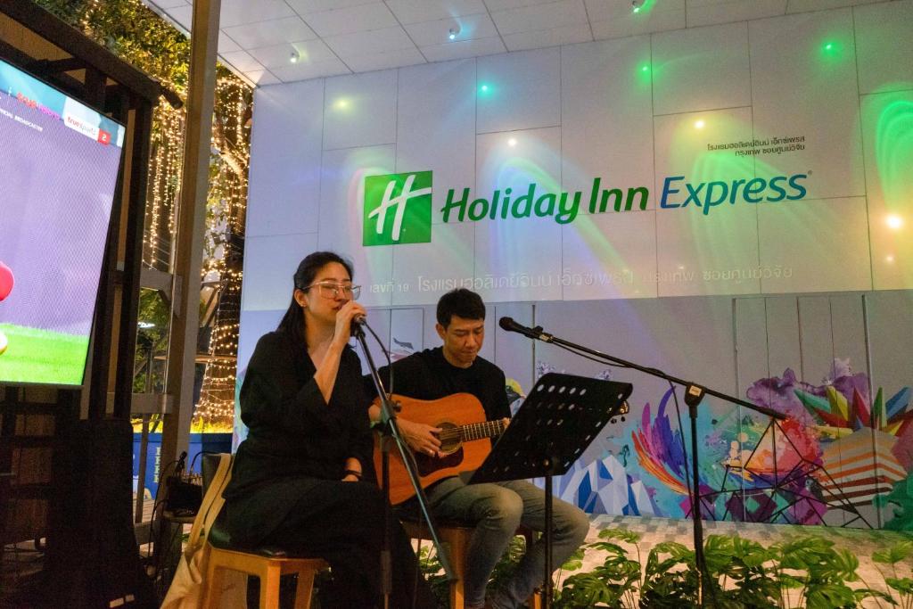 Holiday Inn Express Bangkok Soi Soonvijai by IHG - Resim 11