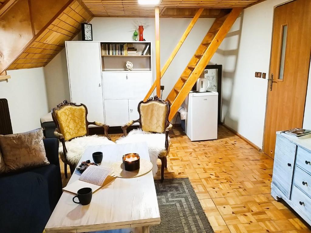 Posedenie v ubytovaní M&E Cztery pory roku Szklarka 25A