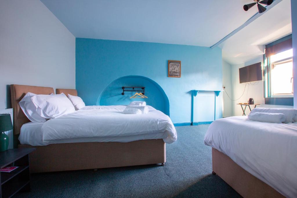 
Triple Room with Shared Bathroom
