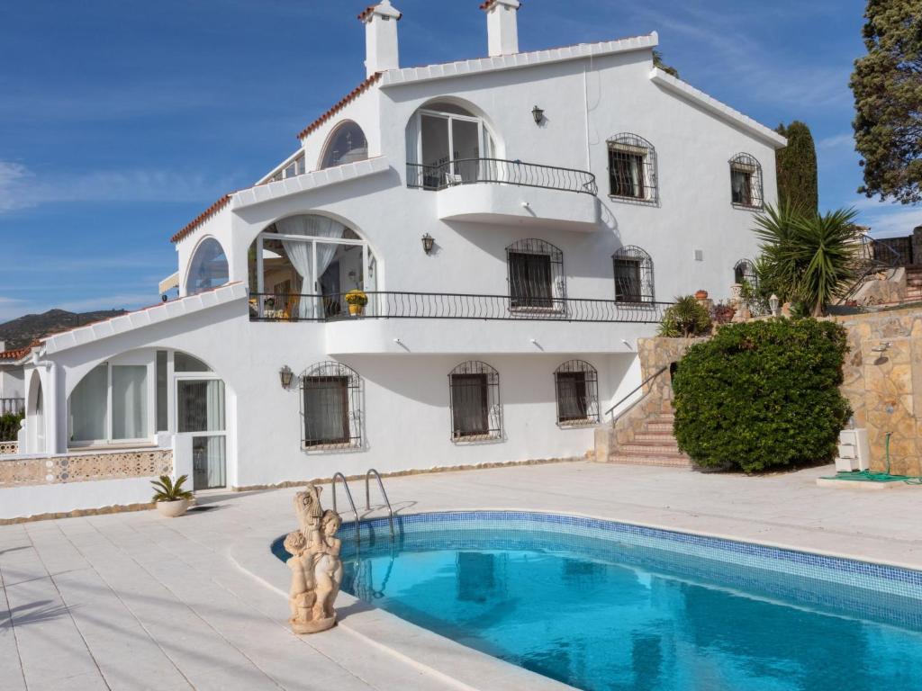 The swimming pool at or close to Apartment Tres Flores by Interhome