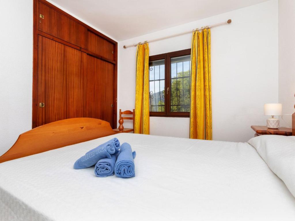 A bed or beds in a room at Apartment Tres Flores by Interhome